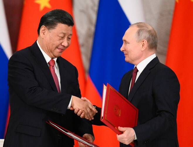 왼쪽부터 시진핑 중국 국가 주석, 블라디미르 푸틴 러시아 대통령