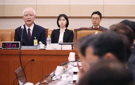 정형식 헌법재판관 후보자가 12일 국회에서 열린 인사청문회에서 질문에 답하고 있다. 연합뉴스