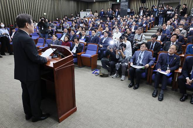 더불어민주당 이재명 대표가 23일 오후 국회에서 열린 의원총회에서 인사말을 하고 있다. ⓒ연합뉴스