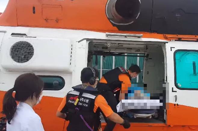 신생아 중환자실이 꽉 차 제주대학교병원에서 전북대학교병원으로 이송되고 있는 산모. 제주도소방안전본부 제공