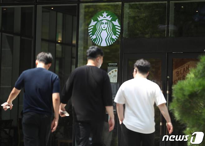 서울 시내의 스타벅스 매장. 2022.7.28/뉴스1 ⓒ News1 이성철 기자