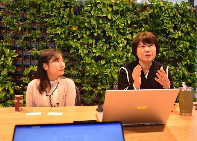 여은영 스쿨버스 공동대표(우)와 이지은 스쿨버스 매니저(좌) / 출처=IT동아