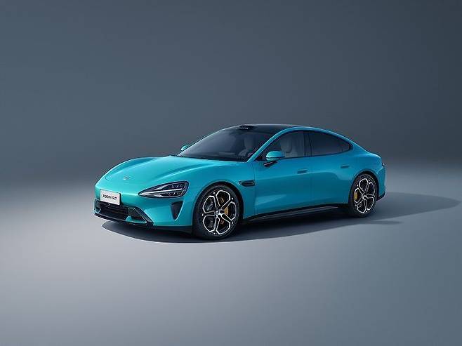 28일 공개된 샤오미의 자사 최초 순수 전기차 SU7. (사진 출처= 샤오미)