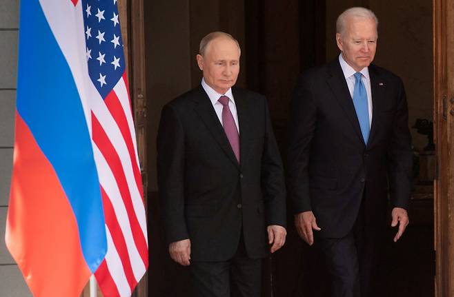 2021년 6월 16일 스위스 제네바에서 정상회담을 한 조 바이든 미국 대통령과 블라디미르 푸틴 러시아 대통령./로이터 연합뉴스