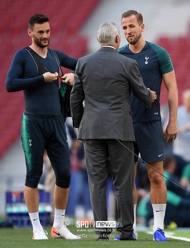 ▲ 토트넘은 31일(한국시간) 구단 공식 홈페이지를 통해 요리스와 작별을 발표했다. 이들은 “우리의 위대한 선수 중 한 명이 토트넘 통산 447경기 출장으로 최대 출장 역대 7위, 9년 동안 토트넘 팀 주장을 맡았던 요리스가 11년 동안 동행을 마무리한다. 미국에서 새로운 도전을 시작하게 됐다”라고 발표했다