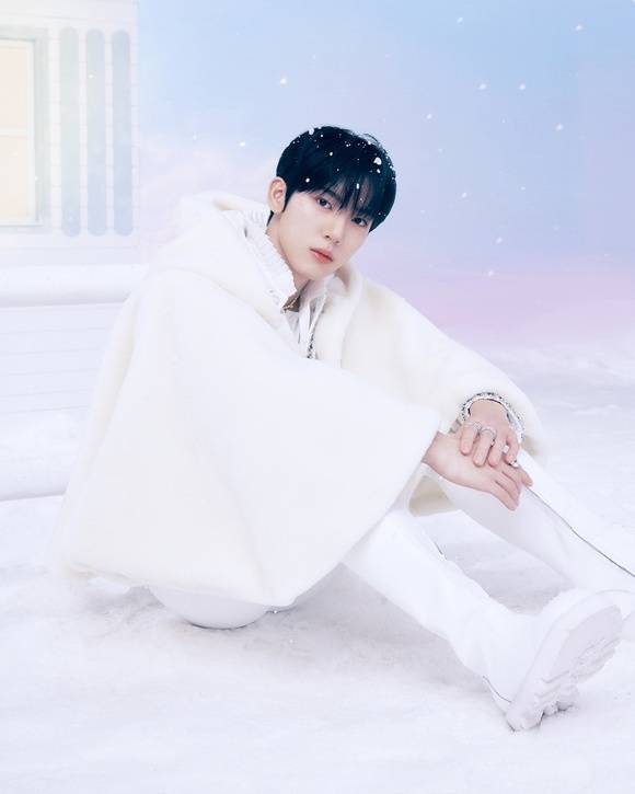 한유진은 "제로즈에게 더 멋있는 모습 보여드리고 싶다. 어떻게 하면 더 성장할 수 있을지 많이 고민해야 할 것 같다"며 "어릴 때부터 스위스는 꼭 가보고 싶은 나라 중 하나였는데 여전히 제 버킷리스트에 있어서 꼭 가보고 싶다"고 말했다. /웨이크원