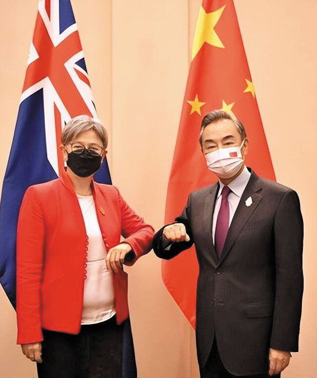 7월 8일 인도네시아 발리에서 열린 G20 외무장관회의에 참석한 페니 윙 호주 외무장관과 왕이 중국 외교부장이 현지에서 회담을 가졌다. /중국외교부