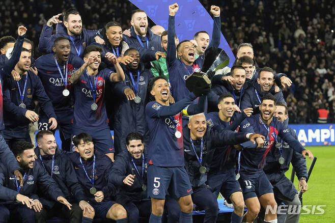 [파리=AP/뉴시스]PSG, 프랑스 슈퍼컵 우승. 2024.01.03.