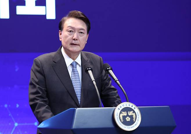 윤석열 대통령이 5일 서울 성북구 한국과학기술연구원에서 열린 2024년 과학기술인·정보방송통신인 신년 인사회에서 격려사를 하고 있다. (사진=연합뉴스)