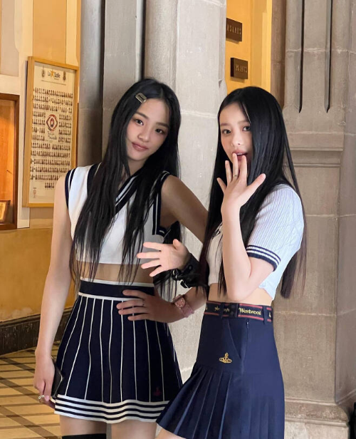 민지와 하니가 카메라를 응시하고 있다. 사진=뉴진스 SNS