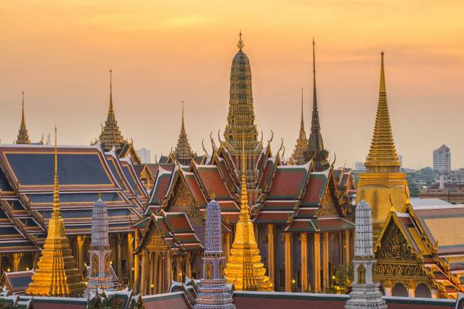 방콕의 왓 프라깨우 사원. 왕실 사원으로, 에메랄드로 조각된 불상을 모시고 있다. 게티이미지뱅크
