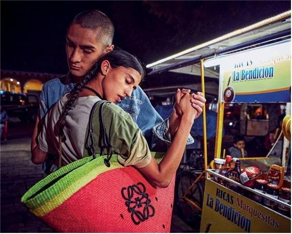 파울라 이비자 컬렉션 바스켓 백(사진②)
사진;로에베 코리아