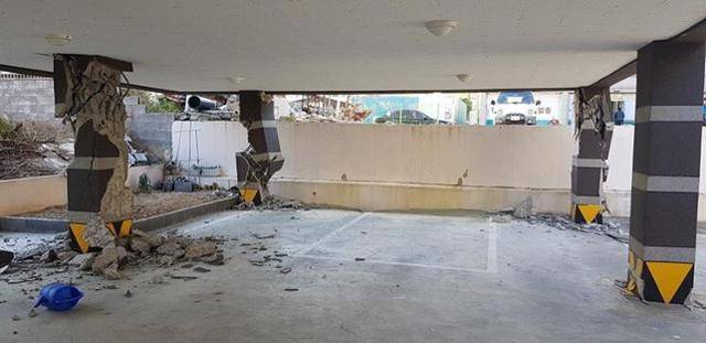 2017년 11월 15일 경북 포항에서 발생한 규모 5.4의 지진으로 포항시 북구 장량동 한 다가구주택 건물의 필로티 기둥이 부서져 있다. 한국일보 자료사진