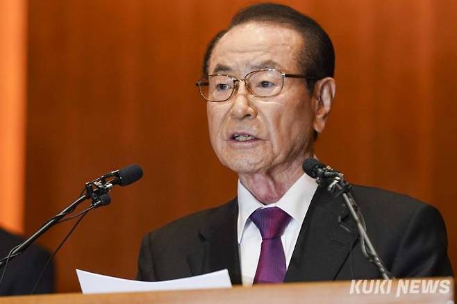 윤세영 태영그룹 창업회장이 9일 오전 서울 영등포구 태영건설 여의도 사옥에서 입장문을 발표하고 있다. 사진=임형택 기자