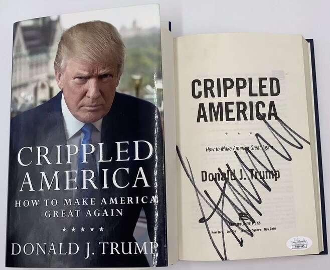 도널드 트럼프 전 대통령이 2015년 출간한 <불구가 된 미국> 책 표지와 그의 서명. 그의 대통령 선거 출사표를 담고 1기 정부 공약을 담은 이 책은 100만부 넘게 팔렸다./amazon.com