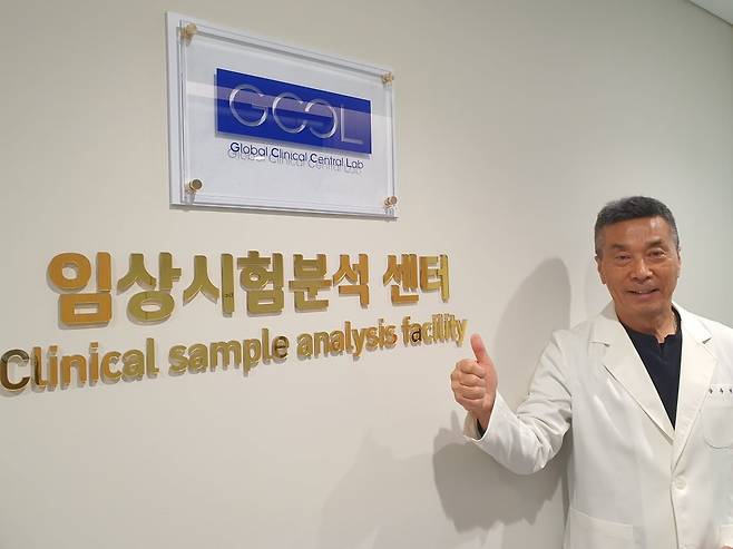 양송현 지씨씨엘 대표가 한국경제신문과 인터뷰 후 파이팅을 외치고 있다. 용인=윤현주 기자