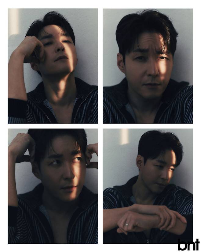 니트는 블랙 모먼트 제품.