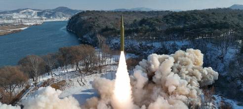 북한 극초음속 고체연료 IRBM 시험발사. 사진=연합뉴스