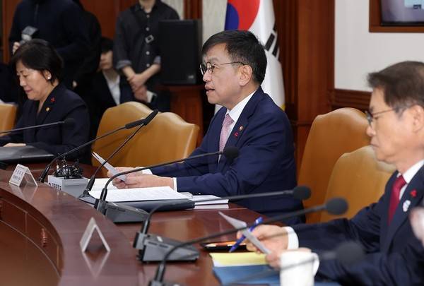 최상목 경제부총리 겸 기획재정부 장관은 16일 비상경제장관회의에서