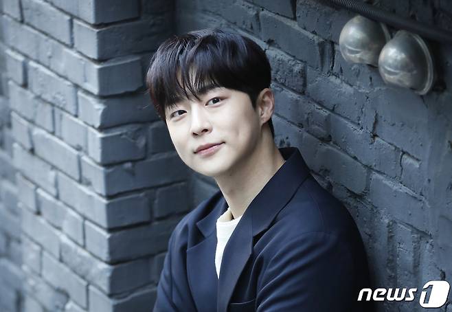 배우 배인혁이 서울 종로구 삼청동의 한 카페에서 열린 인터뷰에 앞서 포즈를 취하고 있다. /뉴스1 ⓒ News1 권현진 기자