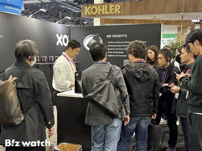 지난해 열린 CES에 이그니스가 참가해 개폐형 마개 제품을 소개하고 있다./사진=이그니스 제공