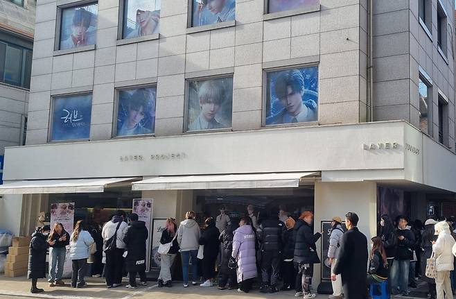 신작 '러브앤딥스페이스' 오프라인 행사장 전경.