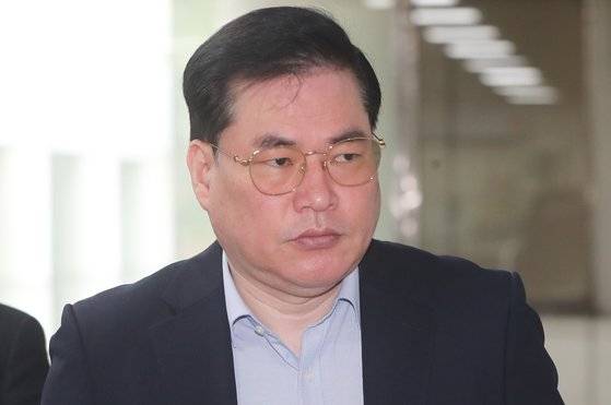 유동규 전 성남도시개발공사 기획본부장이 지난 4월 11일 서울 서초구 서울중앙지방법원에서 열린 정진상 전 더불어민주당 대표실 정무조정실장의 특정범죄가중처벌법상 뇌물 등 혐의 공판에 출석하고 있다. 뉴스1