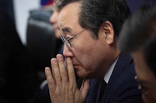 1월22일 새로운미래 제1차 창당준비위원회 회의에서 이낙연 인재영입위원장이 생각에 잠긴 듯한 표정을 하고 있다. ⓒ연합뉴스