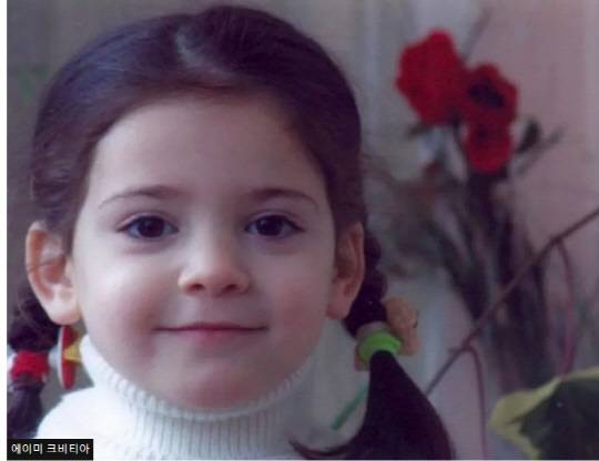 4살 때의 에이미 크비티아. 사진=BBC, 에이미 크비티아