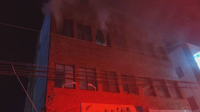 지난해 12월 17일에 발생한 화재 당시 사진.