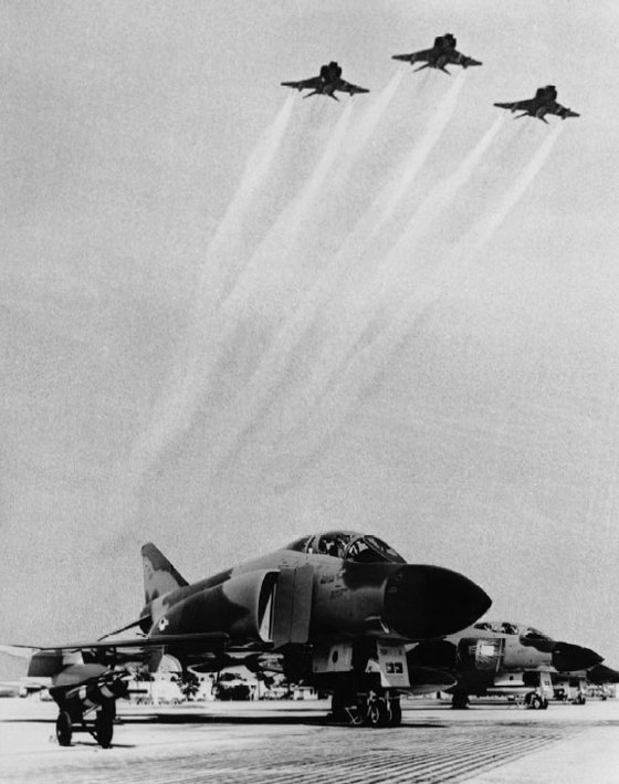1969년 8월 29일 F-4D 인수식. 이날 대구 공군기지에 F-4D 6대가 착륙했다.국가기록원