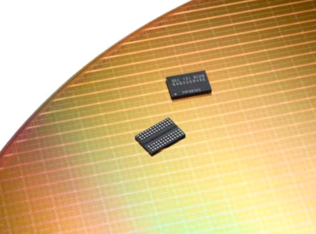 D램 웨이퍼. 사진제공=삼성전자