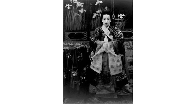 1907년쯤 입궁한 대한제국의 처음이자 마지막 황후인 순정효황후의 모습. /사진=미국 의회도서관