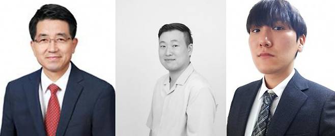 폐플라스틱에서 수소를 얻을 수 있는 새활용 신소재 개발한 연구진. 왼쪽부터 현택환 기초과학연구원(IBS) 나노입자 연구단장(서울대 석좌교수), 이병훈 고려대 교수, 이찬우 IBS 나노입자 연구단 연구원. 고려대 제공