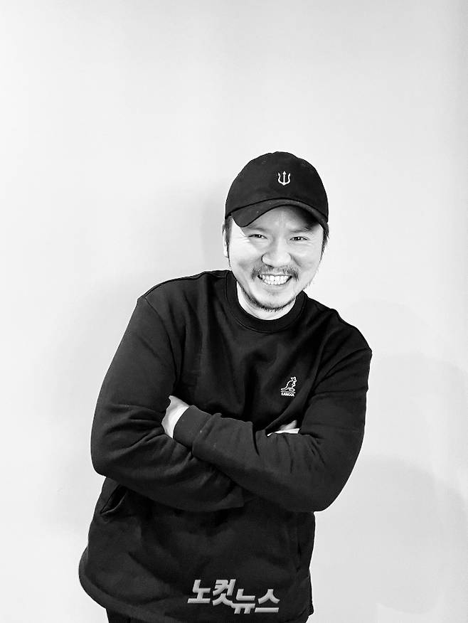 '명작크루' 리더이자 웹툰 '마법사랑해' 스토리 작가인 명랑작가. 김민수 기자