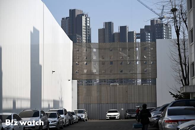 반포주공1단지 재건축 시공사인 현대건설은 13일 공사비가 오르면서 재건축조합에 공사비 1조 4000억원을 추가 증액 요청했다./사진=이명근 기자 qwe123@