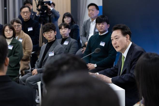 윤석열 대통령이 지난 30일 경기 성남시 판교제2테크노밸리기업지원허브에서 열린 '국민과 함께하는 민생토론회- 일곱번째, 상생의 디지털, 국민권익 보호'에서 발언하고 있다. 대통령실 제공