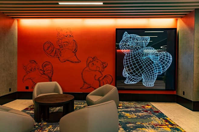 호텔 내부에 전시한 캐릭터 아트워크 / 사진=월트 디즈니컴퍼니 공식 홈페이지