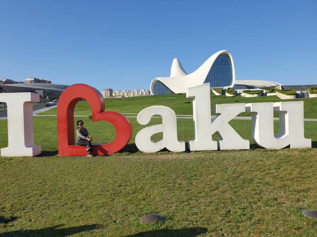 ▲ 조형물 I Love Baku.