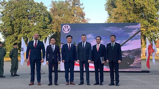 2022년 7월 폴란드와 1차 방산수출…엄동환 12대 방사청장(왼쪽 세번째)