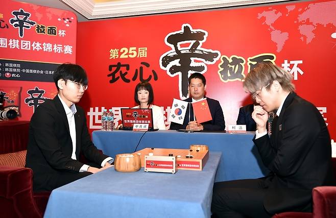 신진서 9단이 커제 9단을 꺾고 4연승을 달렸다. 사진 | 한국기원.