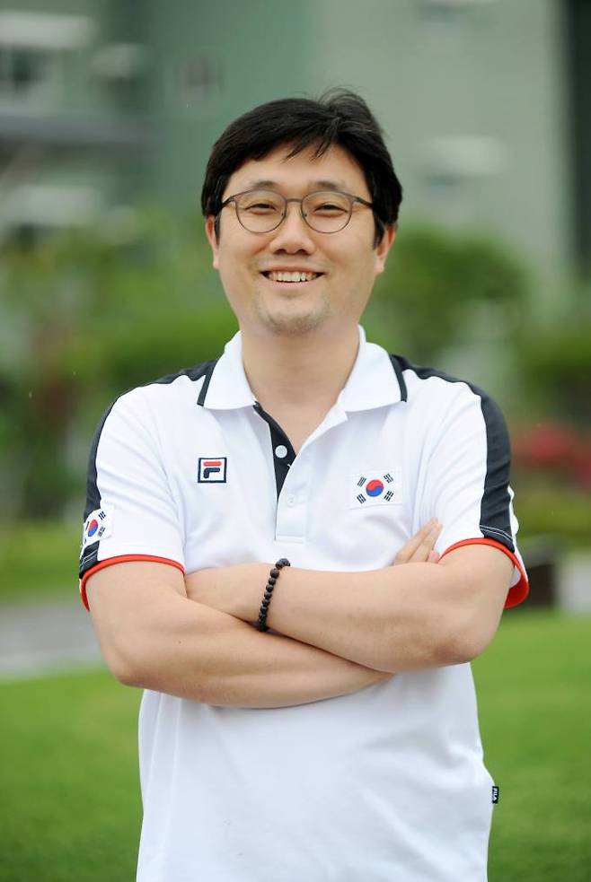 바둑 국가대표 상비군 코치를 역임한 최명훈 9단. 한국기원