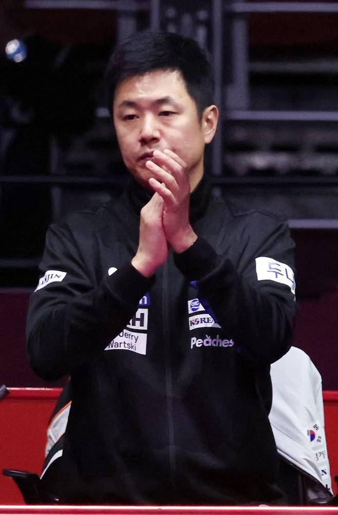 'BNK부산은행 2024 부산세계탁구선수권대회' 남자단체전 8강 대한민국-덴마크 경기가 23일 오후 부산 해운대구 벡스코에서 열렸다. 대한민국 주세혁 감독이 박수치고 있다. ⓒ데일리안 방규현 기자