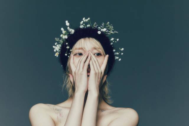 아이유 신보 '더 위닝' / 사진=이담엔터테인트