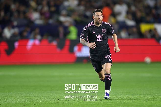 ▲ 26일 열린 2024 미국 메이저리그사커 2라운드에서 리오넬 메시가 인터 마이애미의 무패 행진을 이끌었다. 메시는 LA 갤럭시와 원정 경기에서 값진 동점골을 뽑아내면서 1-1 무승부를 이끌었다.