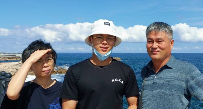 지난 2021년 9월 속초 동명항에서 가족과 함께 오랜만에 여유를 즐겼다.