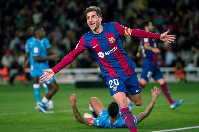 (231221) -- BARCELONA, Dec. 21, 2023 (Xinhua) -- Sergi Roberto of Barcelona celebrates his goal during the La Liga football match between FC Barcelona and UD Almeria in Barcelona, Spain, Dec. 20, 2023. (Photo by Joan Gosa/Xinhua)<저작권자(c) 연합뉴스, 무단 전재-재배포 금지>