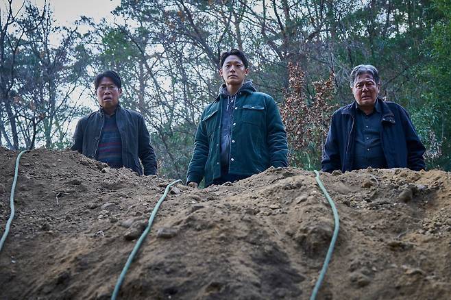 모처럼 극장가에 봄을 몰고온 ‘파묘’. 사진 I 쇼박스