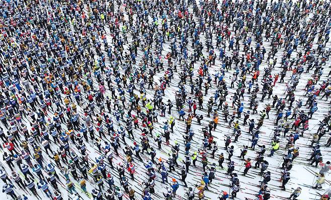 2024년 3월 3일 스웨덴 살렌에서 제100회 바사로페트 크로스컨트리 대회에 참가한 15000여명의 참가자들이 출발하고 있다./로이터 뉴스1