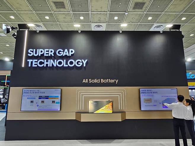 삼성SDI가 6일 서울 강남구 코엑스에서 열린 인터배터리 2024에서 전고체 배터리 관련 기술을 소개했다. /권유정 기자